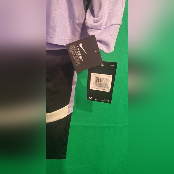 Girls Nike 2pc Set - Picture 7 of 11